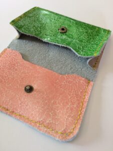 投稿についてもっと詳しく 表面加工の本革で作る笹マチの名刺入れの作り方