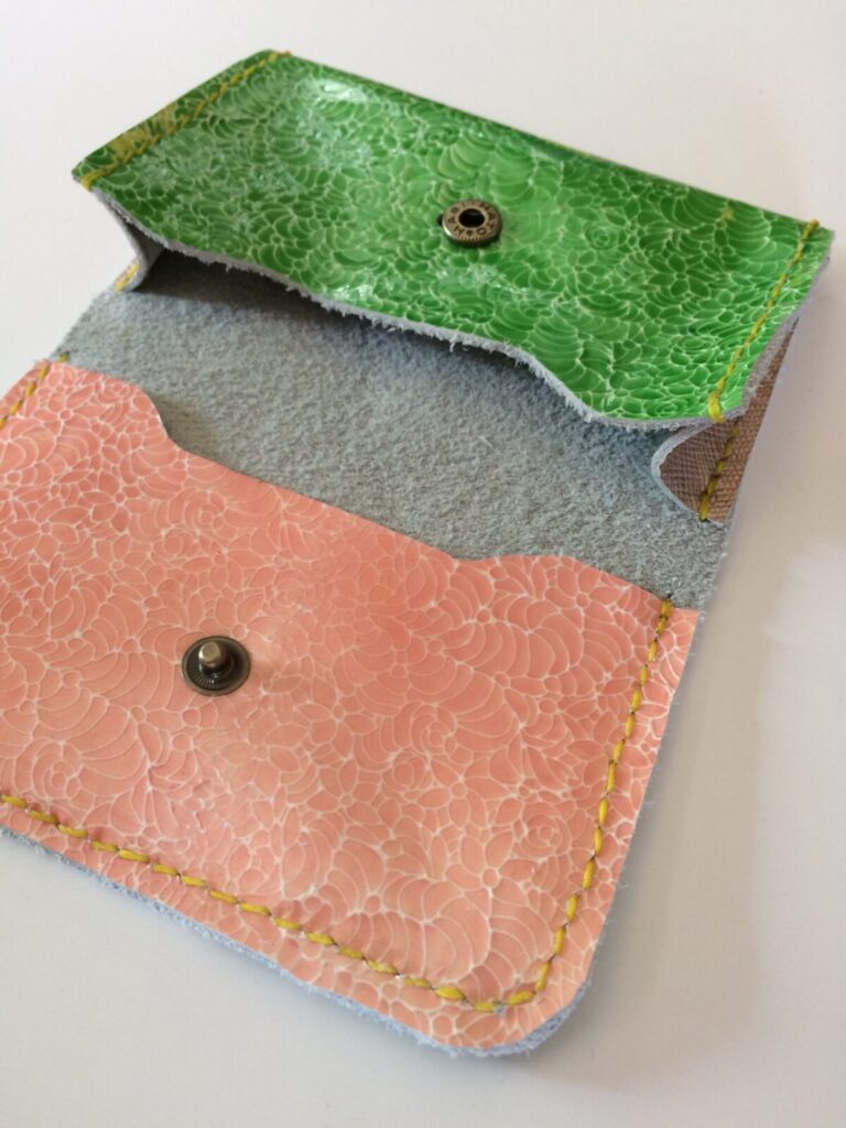 投稿についてもっと詳しく 表面加工の本革で作る笹マチの名刺入れの作り方