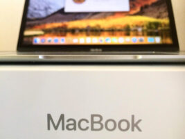 中古のMacBook 2017外観レビュー！軽い薄い！壊しそう！