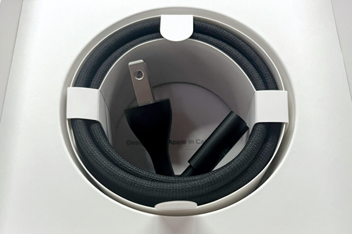 M4 Mac miniの電源ケーブル