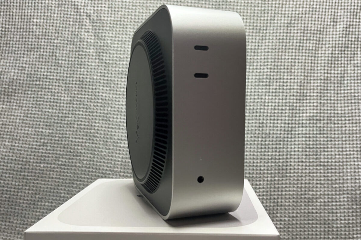 M4 Mac miniを縦置き