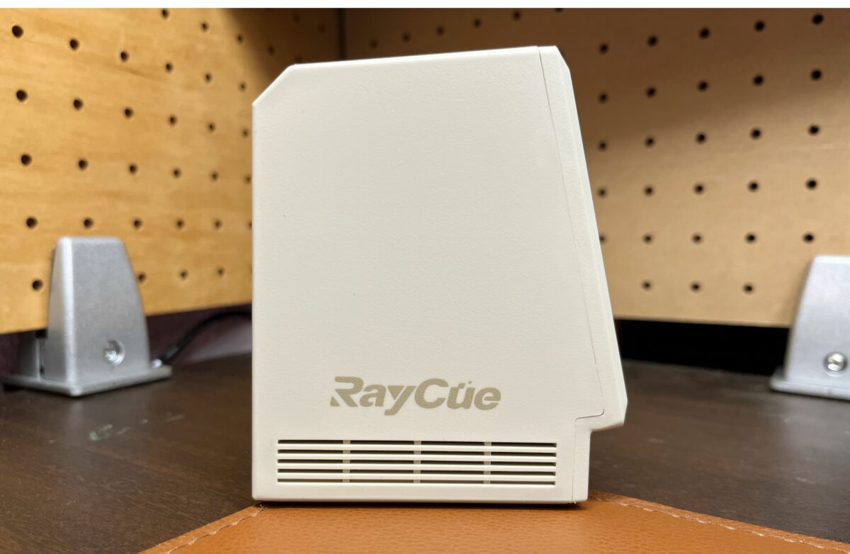 Ray Cueドッキングステーションの側面