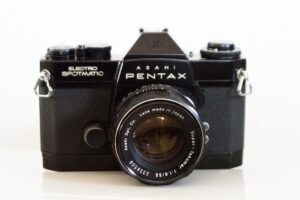 投稿についてもっと詳しく PENTAX ES フィルムカメラの外観レビュー