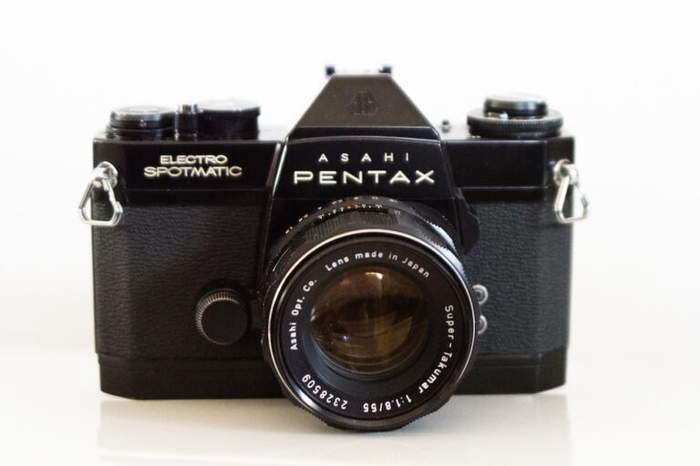 投稿についてもっと詳しく PENTAX ES フィルムカメラの外観レビュー