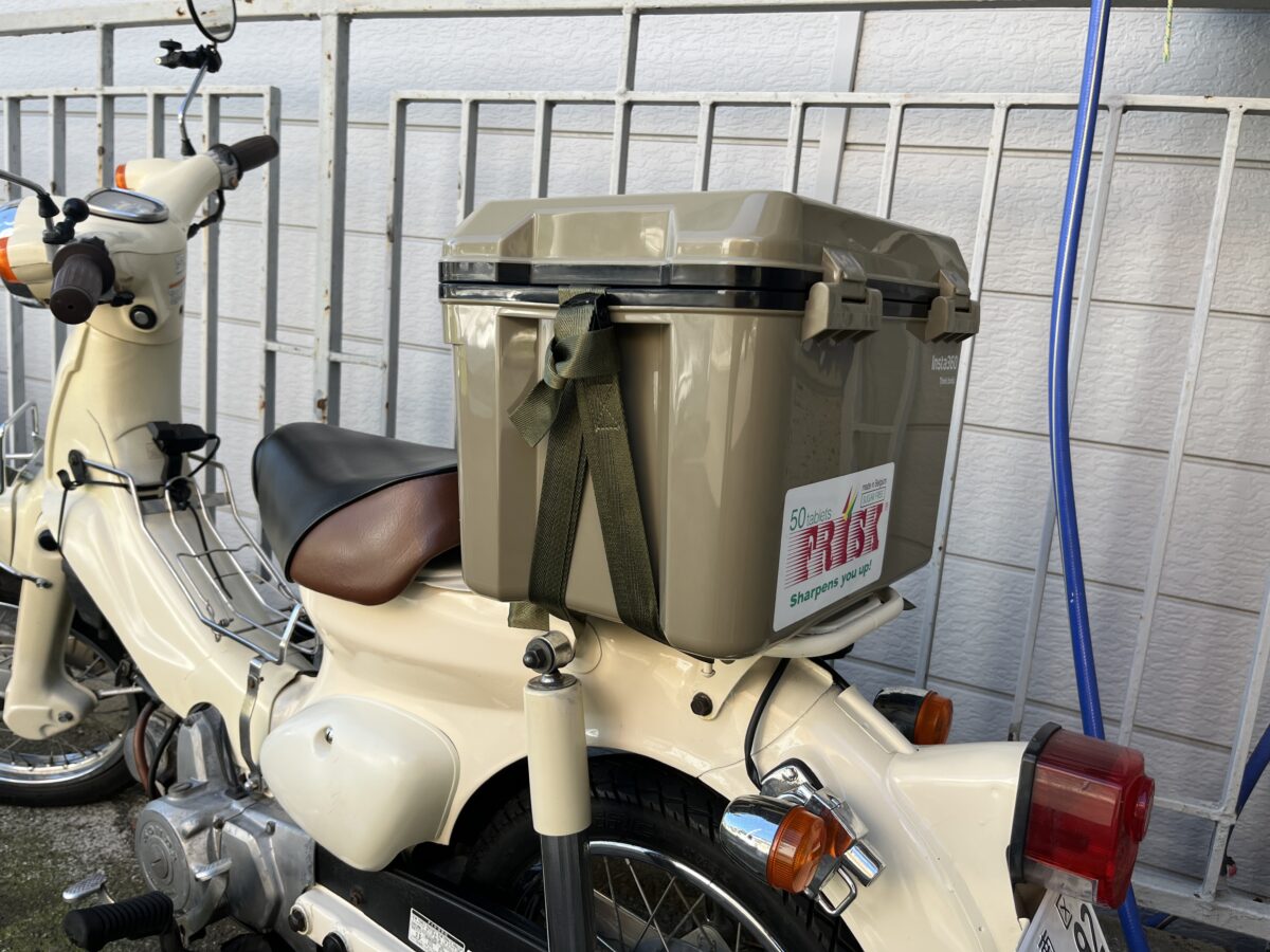 投稿についてもっと詳しく リトルカブにクーラーボックスを簡単脱着で取り付け！ホムセン箱よりおすすめの理由と取り付け方【2025年版】